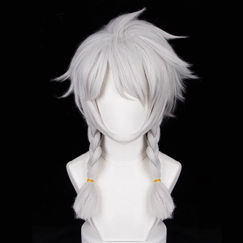 วิกผมคอสเพลย์สีขาวของนักพยากรณ์คนที่ห้า ภายใต้ความจริง อยู่ในสภาพที่ผมชี้ฟูที่ส่วนบน