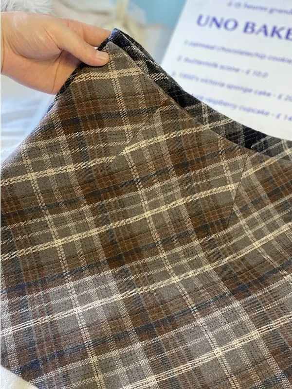 Spódnica wełniana w kratę z wysokim stanem, damska, zimowa 2025, nowa, koreańska, elegancka, wyszczuplająca, trapezowa, kopertowa.