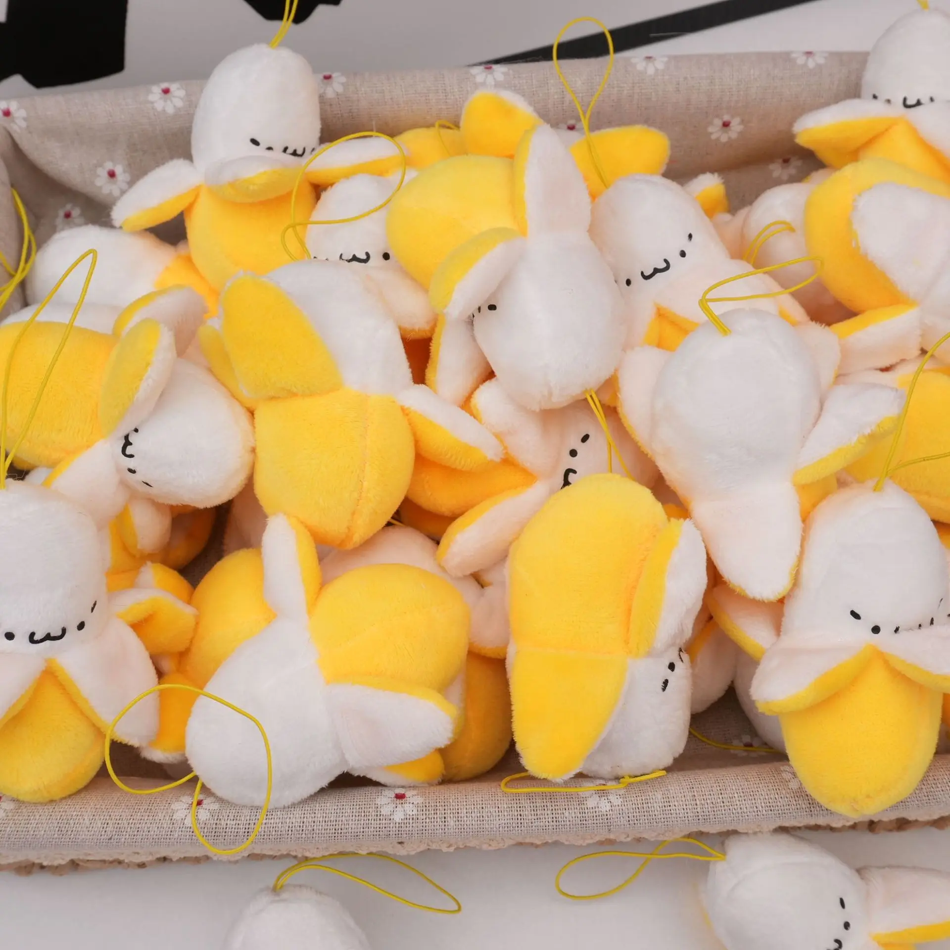 1-20 pçs unissex saco pingentes encantos bonecas de pelúcia descascado banana bonito kawaii doce na moda saco acessórios chaveiros multifuncionais