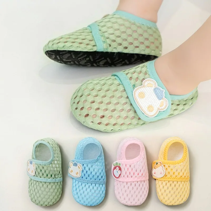 

Новые летние тонкие дышащие нескользящие напольные туфли из сетки с мультяшным рисунком для малышей 2026 года