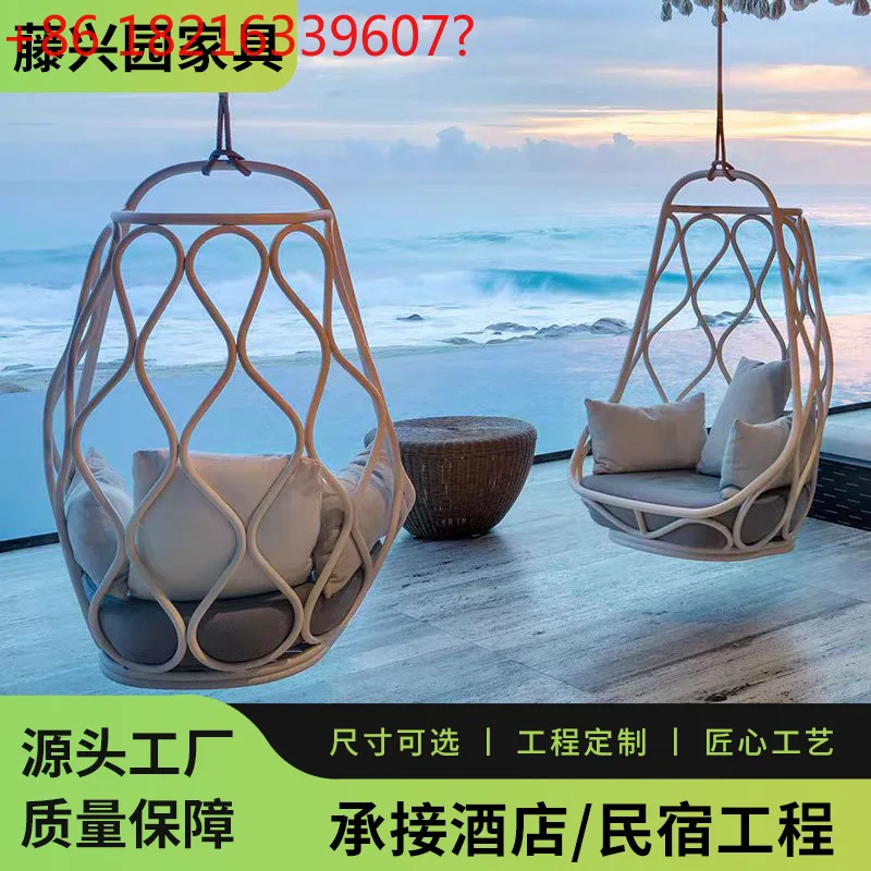 

Скандинавский уличный подвесной синий балкон - это дизайнерские качели для съемки во дворе.