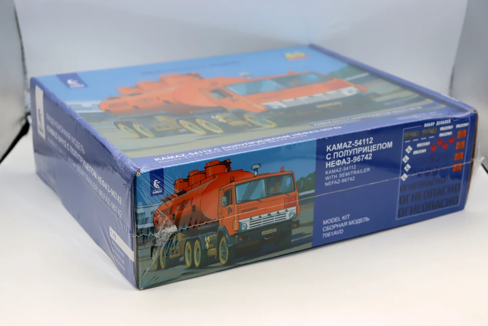 AVD Models 1/43 Kamaz 54112 with semitrailer NEFAZ-96742 USSR Truck Unassembly Diecast model Kit 7061AVD for collection gift