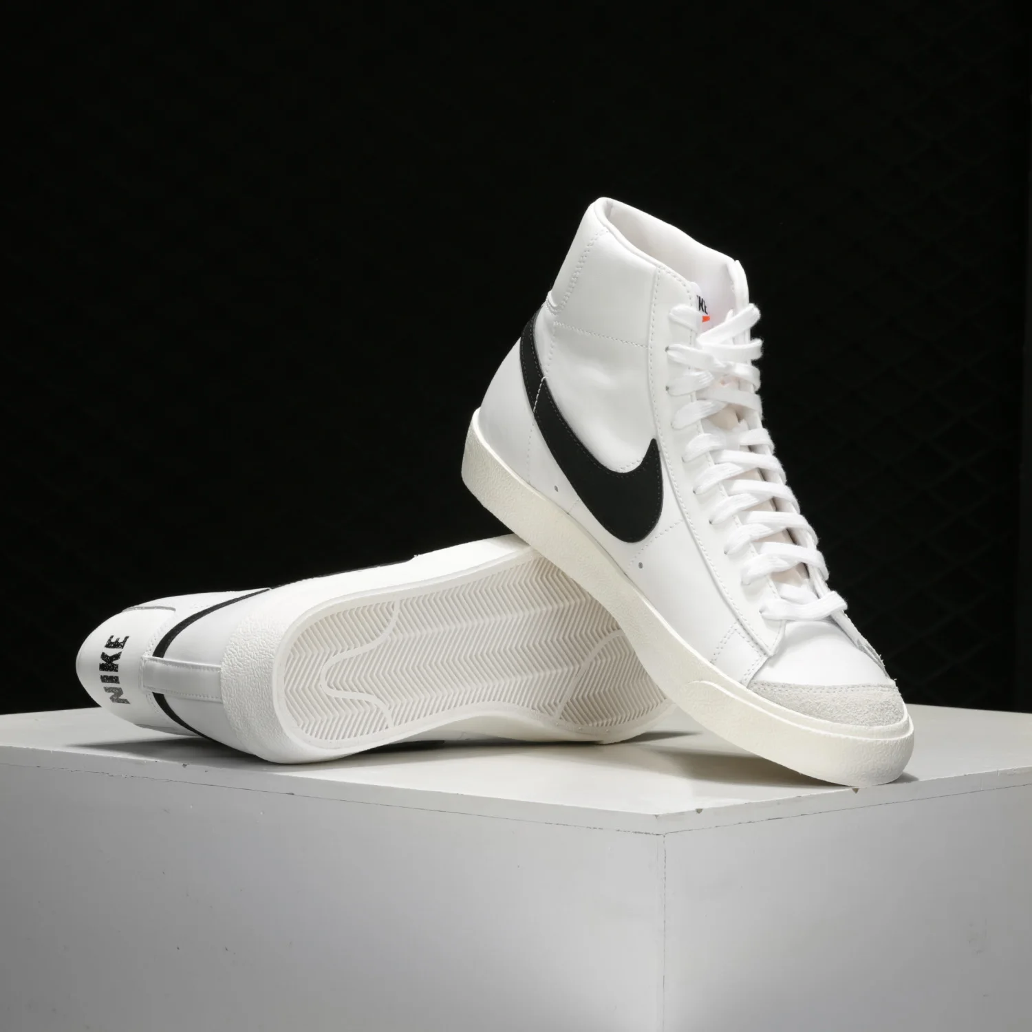 حذاء Nike Official Authentic BLAZER MID '77 للرجال والنساء كاجوال مريح BQ6806-100