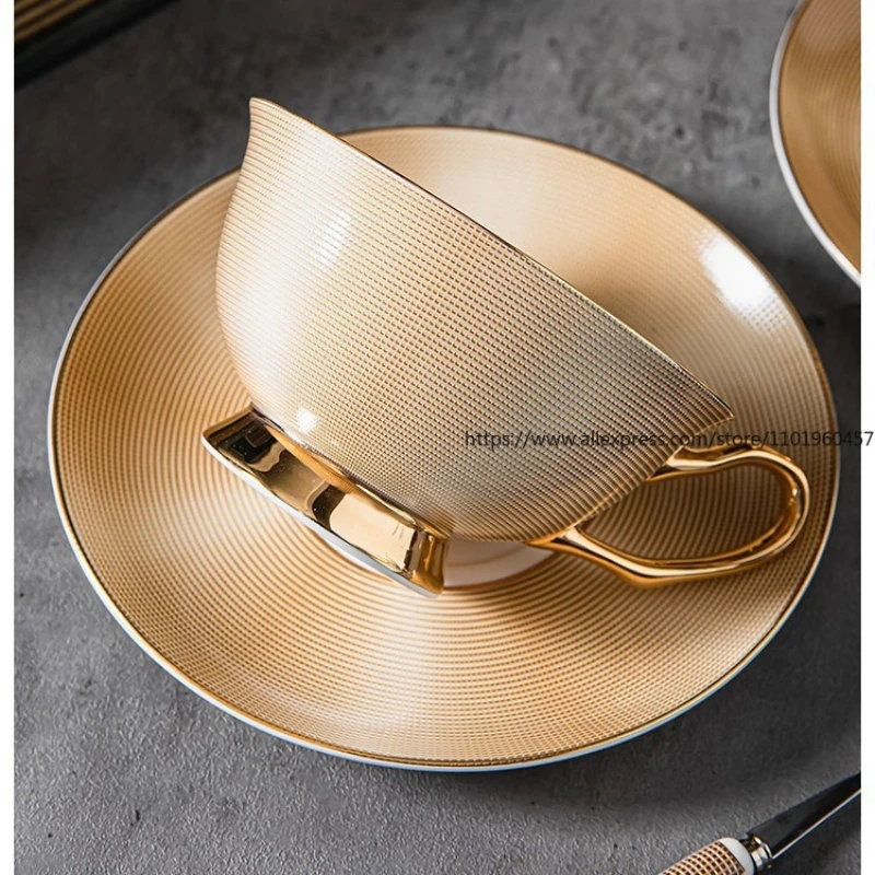 

Кофейная чашка в европейском стиле для домашнего использования, элитная роскошь, высокое эстетическое значение, легкая роскошь, набор для послеобеденного чая на английском языке