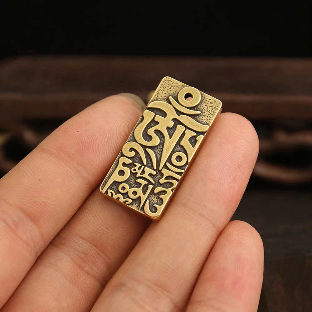 Messing-Talisman mit Tibetischen Sechs-Karaktzer-Formeln, Sicherheits- und Friedensamulett, Glücksbringer, DIY Mini-Hängedekoration – Detail 1