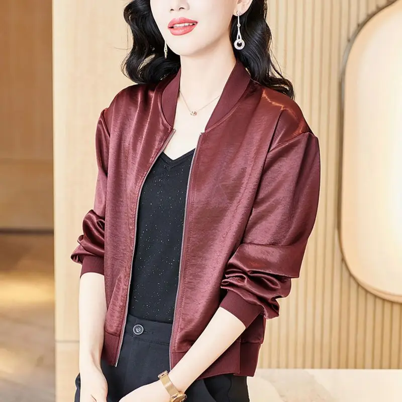 

Women's Fashionable Casual Short Jacket Spring New Loose Fit Oversized Embroidered Baseball Style Coat for Commuting Daily Wear