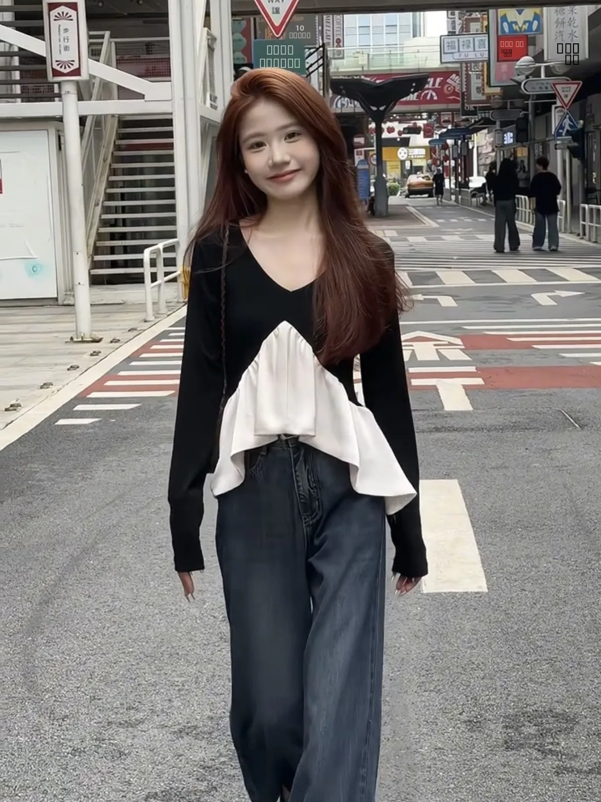 Top Coreano a Maniche Lunghe con Scollo a V, Design Chic e Snellente, Colore Unico, Trendy per Ufficio