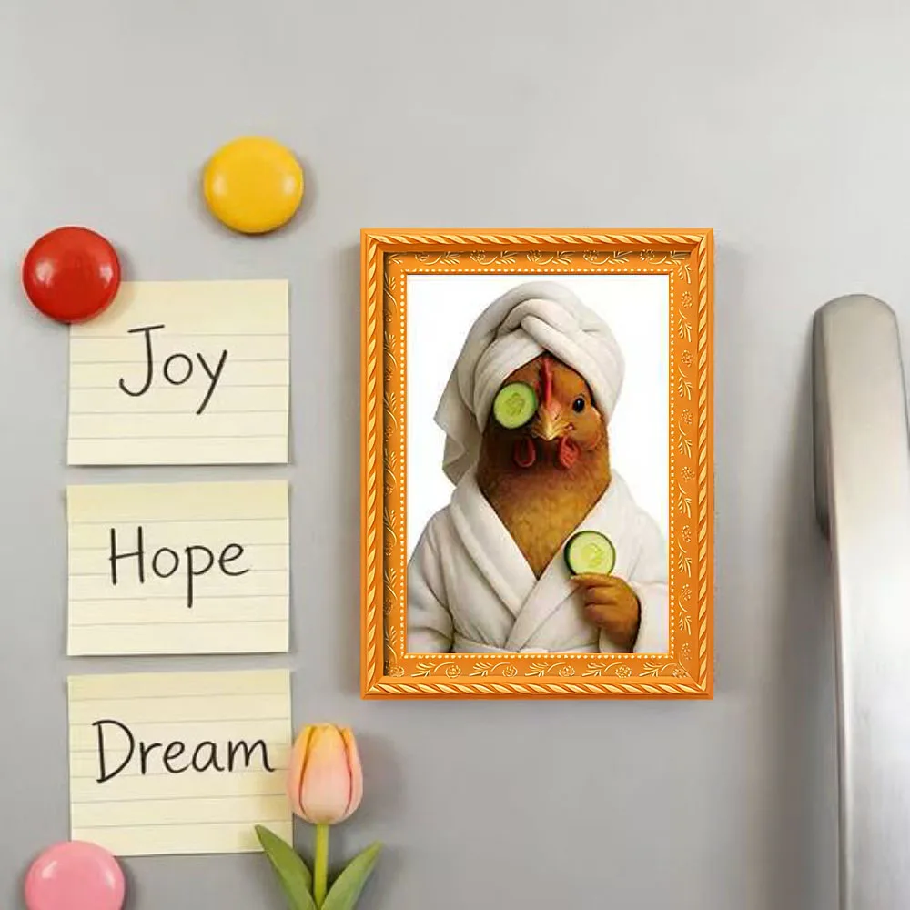 1 Piece of Cute Rooster Wearing a Yukata Patterned Refrigerator Magnet, Fun Framed Decorative Painting, Wooden Mini Hanging Picture, Lazy Rooster Wearing a Yukata Holding a Cucumber, Unique Home Kitchen Decoration, Fun Gift, a Must-Have for Animal Lovers
