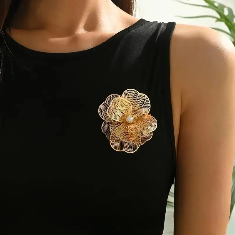 1Pcs Women Large Statement Elegant Collar Accessory Luxury Retro 3D Layered Golden Flower Brooch Party Wedding Daily Gift