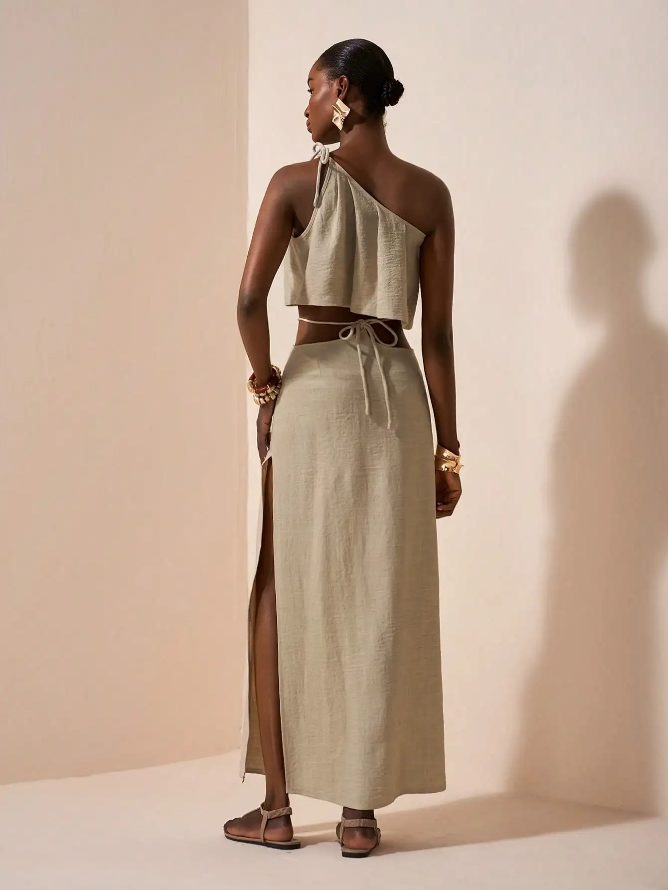 비대칭 허리 디자인의 원숄더 린넨 투피스 세트, 캐주얼 및 휴가용 베이지 여름 의상