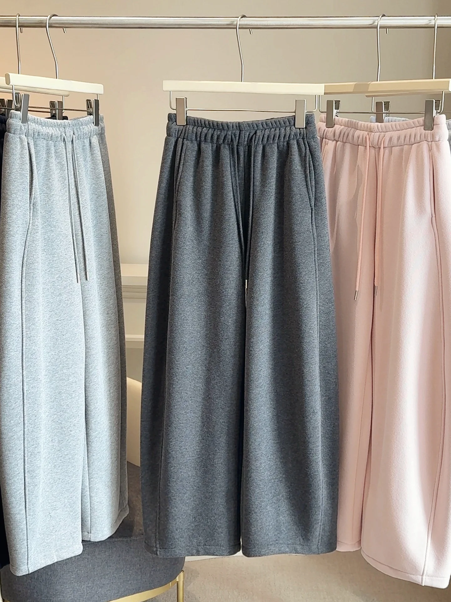 بنطلون رياضي سميك ودافئ للنساء لفصلي الخريف والشتاء، تصميم جديد بخصر مرتفع وساق واسعة مع مقاسات كبيرة