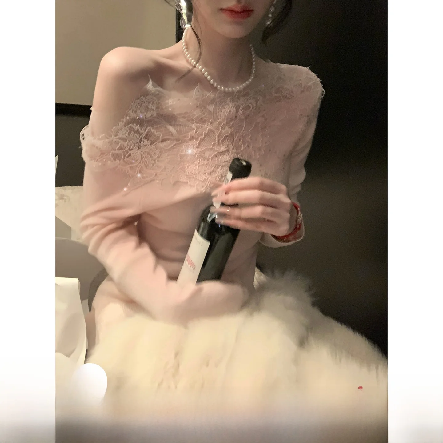 

Комплект из шерстяного кружевного трикотажа: свитер с длинными рукавами и юбка. Мягкий материал, для повседневной носки, для женщин.