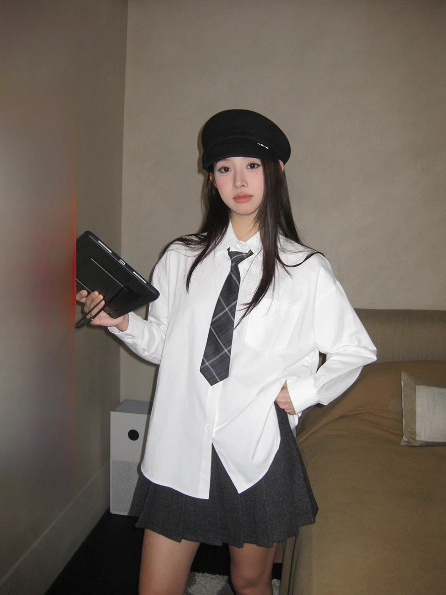 

Белая удлиненная женская рубашка оверсайз с длинным рукавом, осенне-зимняя, утепленная, для многослойных образов, в университетском стиле, из смесового хлопка и полиэстера