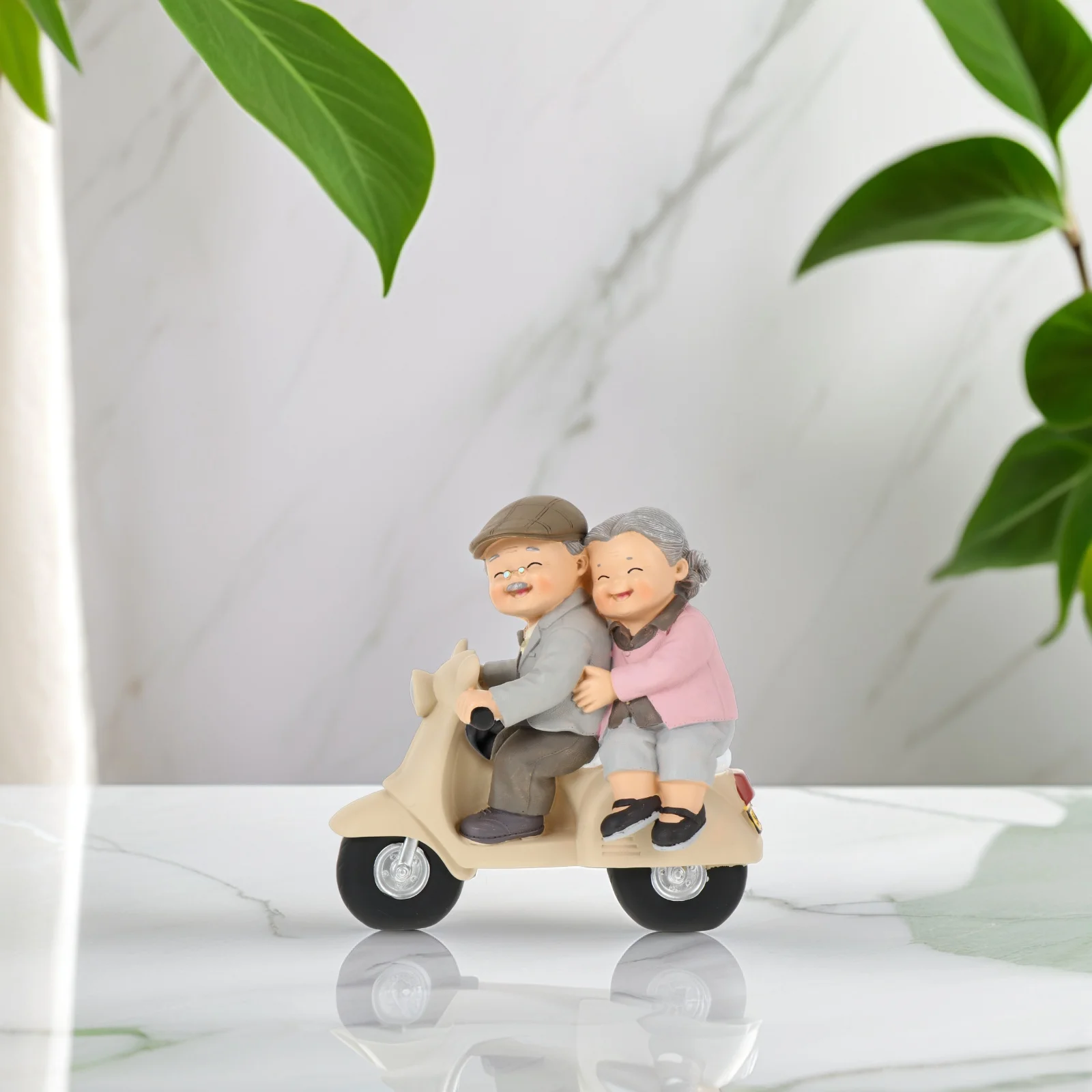 1 قطعة زوجين المسنين الراتنج زخرفة رومانسية مكتب منزلي ديكور الجد الحب تمثال هدية الذكرى عيد ميلاد منضدية الزينة