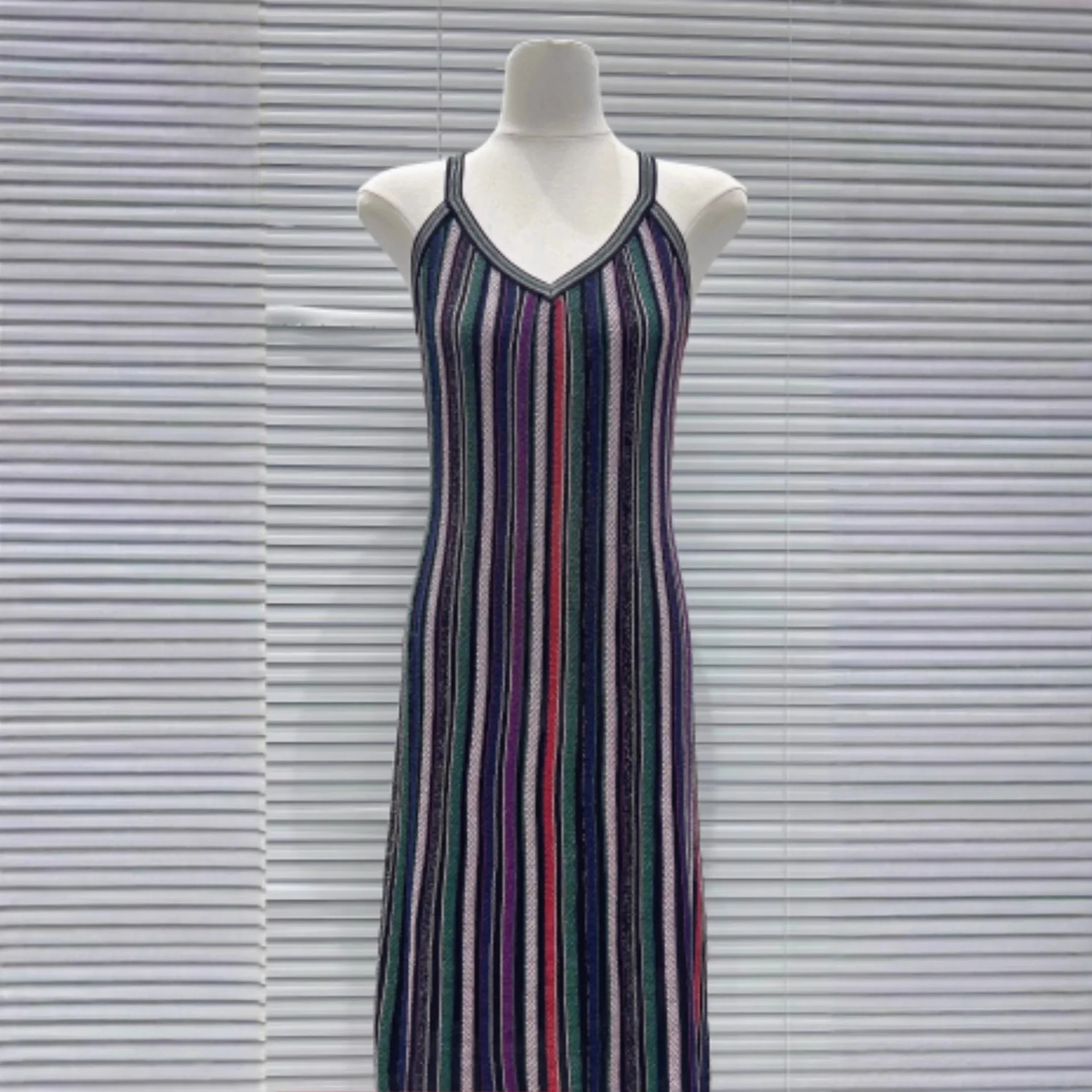 

【Gift Free】2025 Early Autumn New Elegant V-Neck Tie-Waist Slim Fit Striped Knit Dress for Women