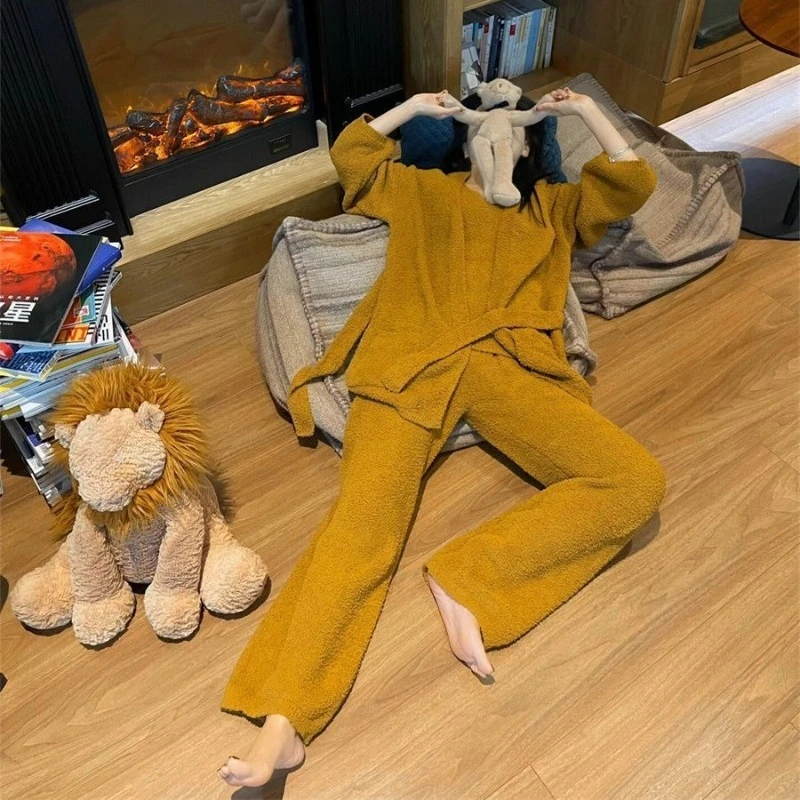 

Korean Version of Half-edge Velvet Pajamas Women's Winter New Plush Knitted Thickened Large-size Loungewear Set Three-piece Set
