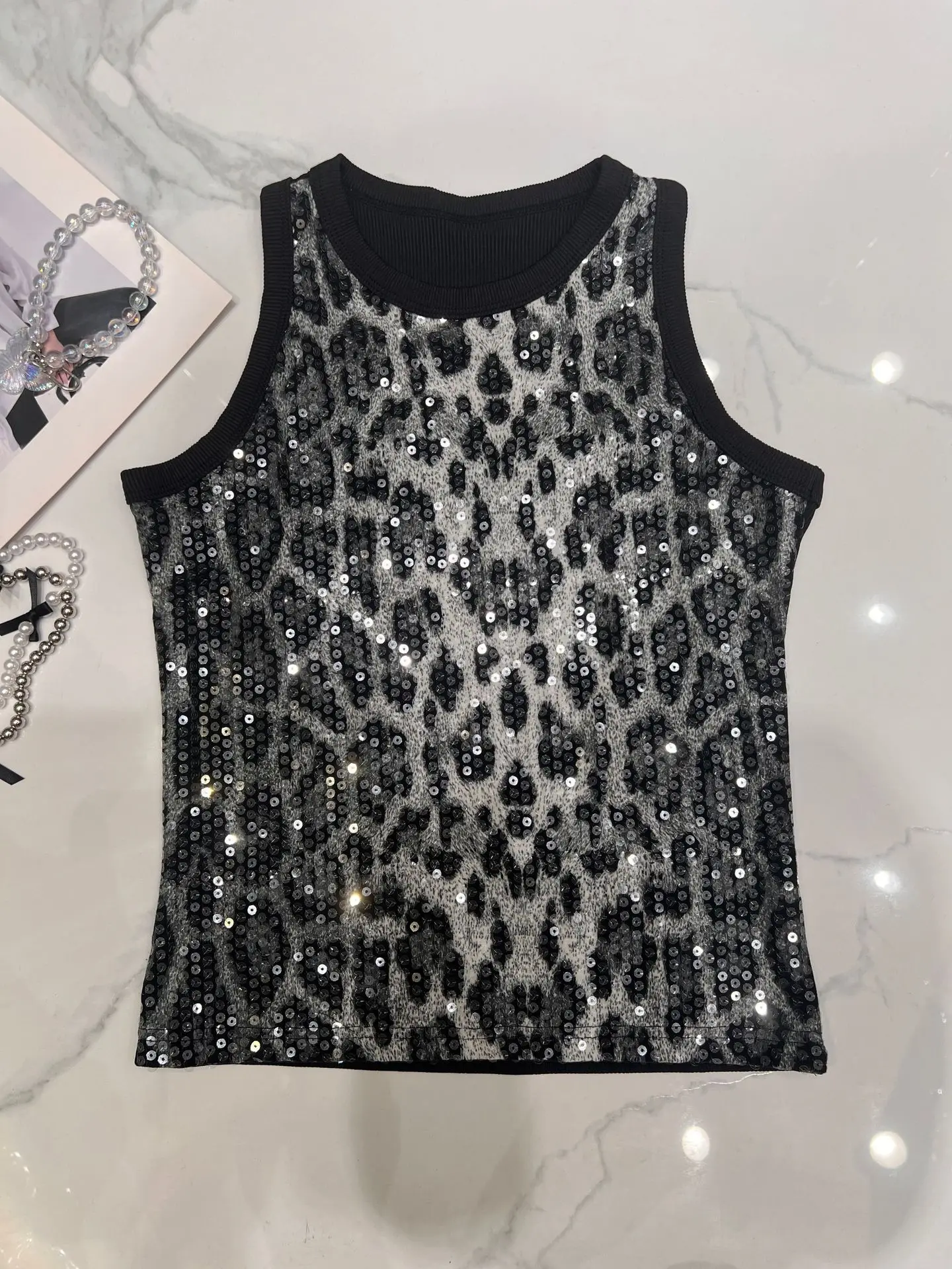 Europäischer und amerikanischer Stil, sexy Pailletten-Top mit Leopardenmuster, als Basis- und Oberbekleidung geeignet. – Detail 14