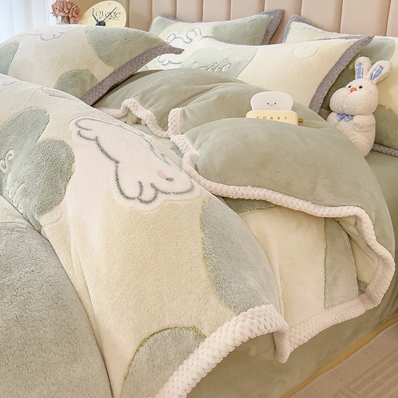 

A-Class Milk Coral Fleece Bedding Set of Four Pieces Snowflake Flannel Bedding and Plush Duvet Cover Sheet