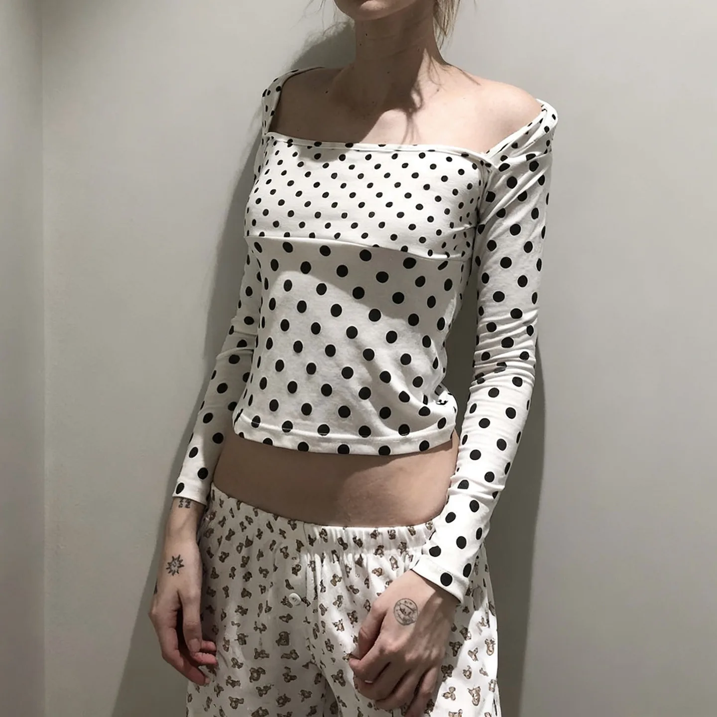 جديد أزياء فتاة ساخنة مثير القسم القصير ساحة طوق موجة نقطة طويلة الأكمام تي شيرت #5