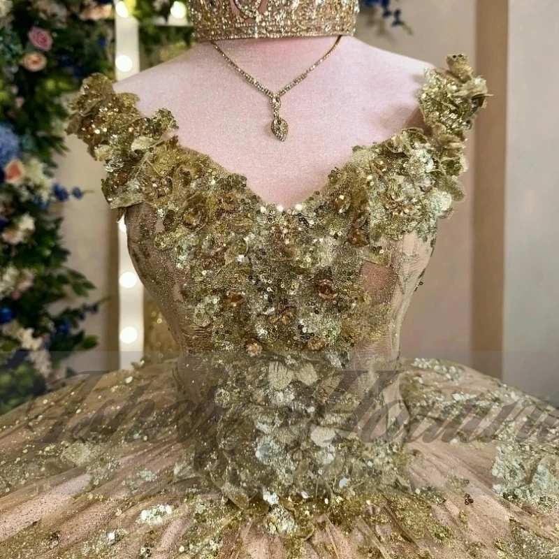 럭셔리 샴페인 골드 15 Quinceanera 드레스 볼 가운 꽃 아플리케 레이스 업 여성 파티 파티 미인 대회 결혼식 2025 맞춤형