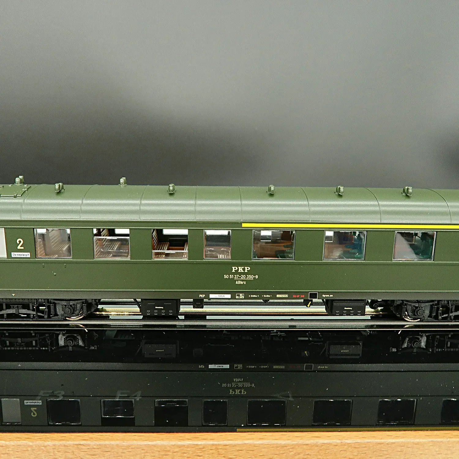 ROCO HO Type 1/87 Train Model 6200058 PKP Poland Four Generations of Classic Passenger Carriage Three-section Set Train Toy Gift