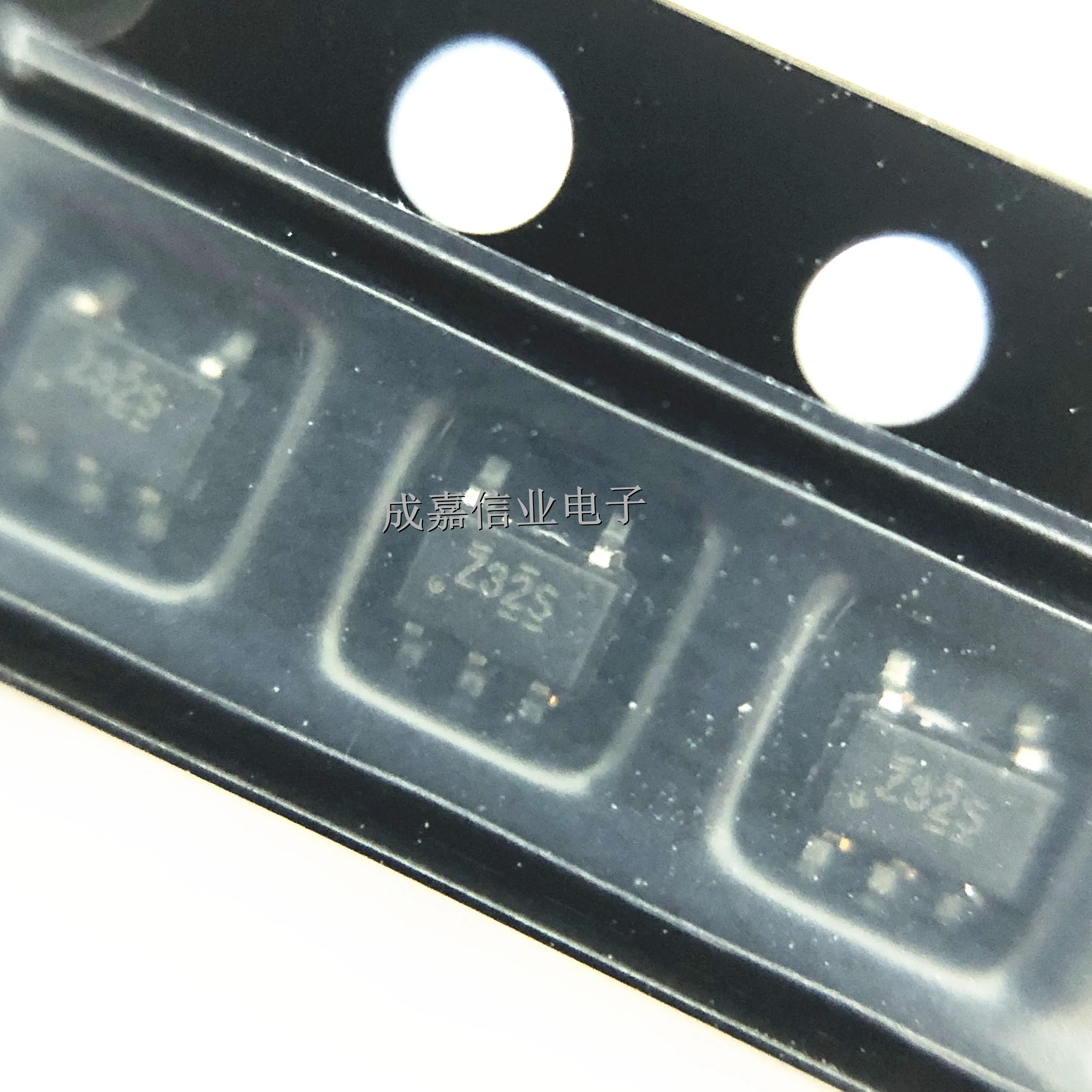 10pcs/Lot NC7SZ32P5X SC-70-5 MARKING;Z32 OR Gate 1-Element 2-Input CMOS 5-Pin Operating Temperature:- 40 C-+ 85 C