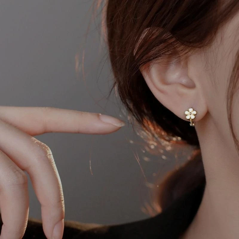 Modern Floral Ear Studs Anti Tarnish Coating Lightweight Comfortable For Women