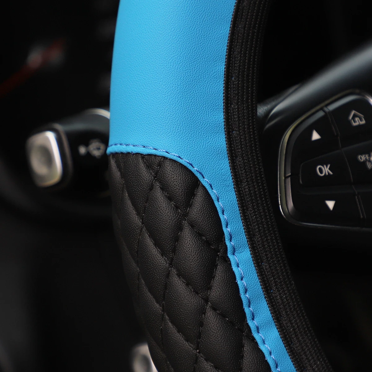 1 PU-Lenkradbezug mit bestickter Krone und künstlichen Diamanten, Bling-Bling-Leder-Lenkradbezug ohne Innenring, passend für 14,5-15 Zoll – Detail 21