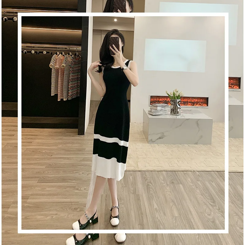 

Hepburn Style Sleeveless Knitted for Women 2024 Summer New French Retro Slim Striped Vest Dress