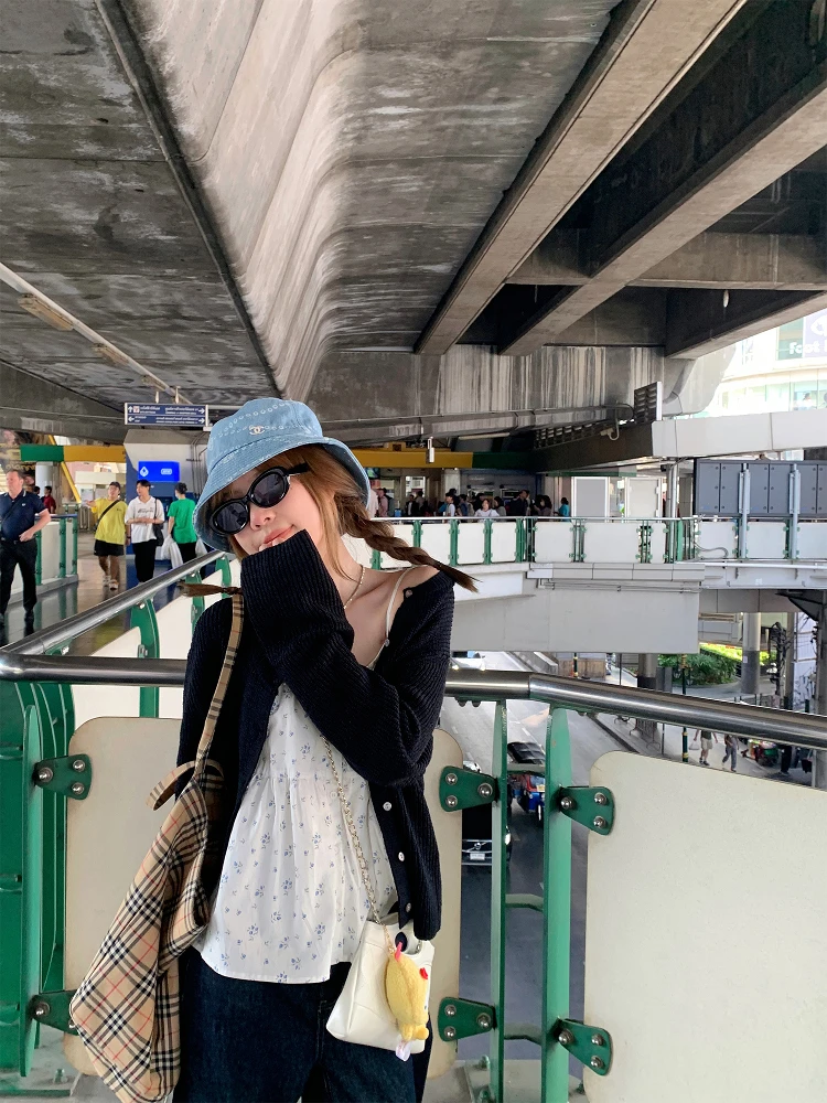 

Korean Sle Ice Silk Knitted Cardigan Women's Light Weight Evening Breeze Eight Music Box Outerwear Spring Summer New Arrival