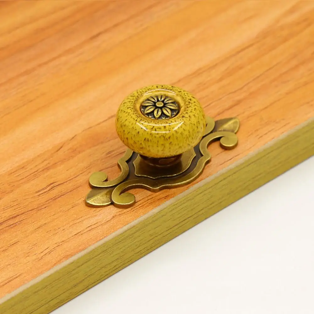 Picture 5: Fashion Single Hole Ceramic Knob Ceramic Ethnic Style Flower Pull Handle Antique Bronze Drawer Knobs Cupboard