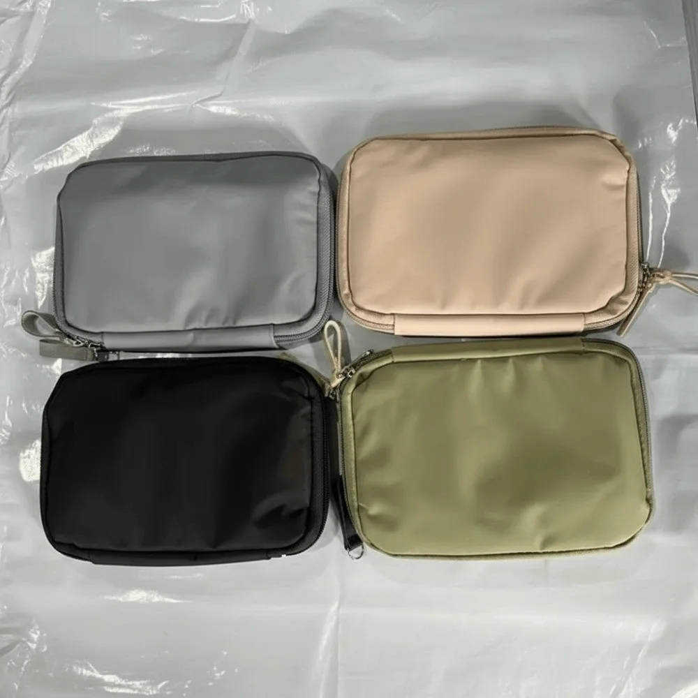 

Solid Color Passport Bag Water Resistant Nylon Material Travel Wallet Multifunction Design Hand-held Style Passport Holder