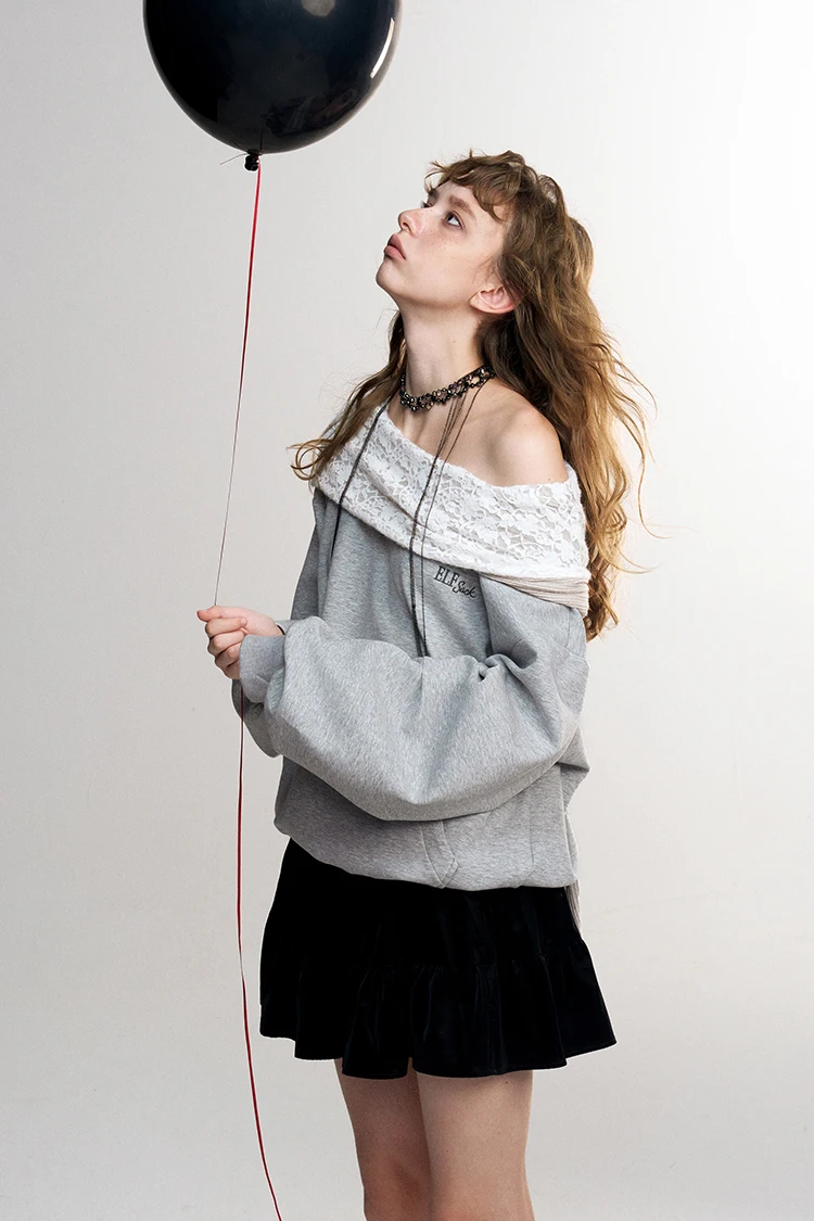 ELFSACK Women's Casual Off Shoulder Sweatshirt with Patterned Collar, Loose Long Sleeve Pullover for Everyday, Chic Gray Top