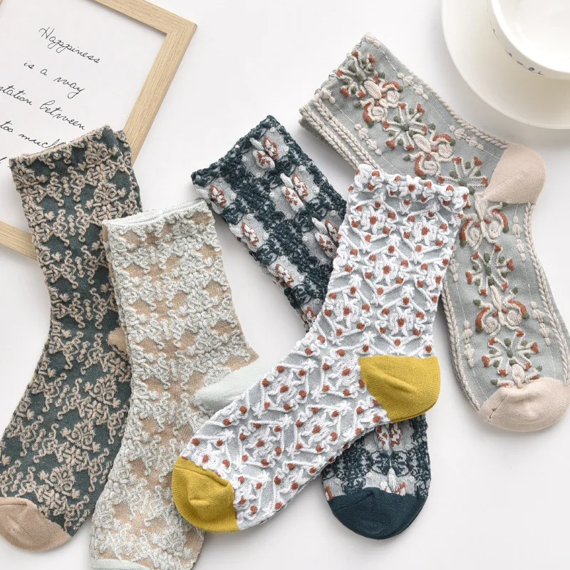 5 Paare Hof Stil Retro Blume bestickte Damen Socken Frühling und Herbst bequeme warme gute Qualität Frauen Socken EU 35-40