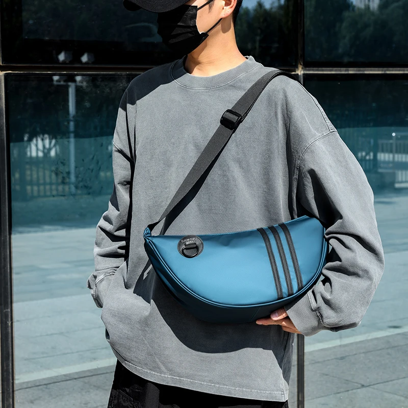 

2024 Autumn New Fashionable Trendy Small Square Charter Sewing Nylon Fabric Dumpling Bag Men's Zipper Crossbody Bag