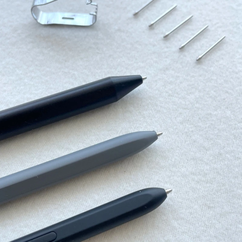 แกนปากกาโลหะทรงกรวยสีเงินพร้อมคลิปหนีบสำหรับสไตลัสเขียนอาลักษณ์ที่โดดเด่น