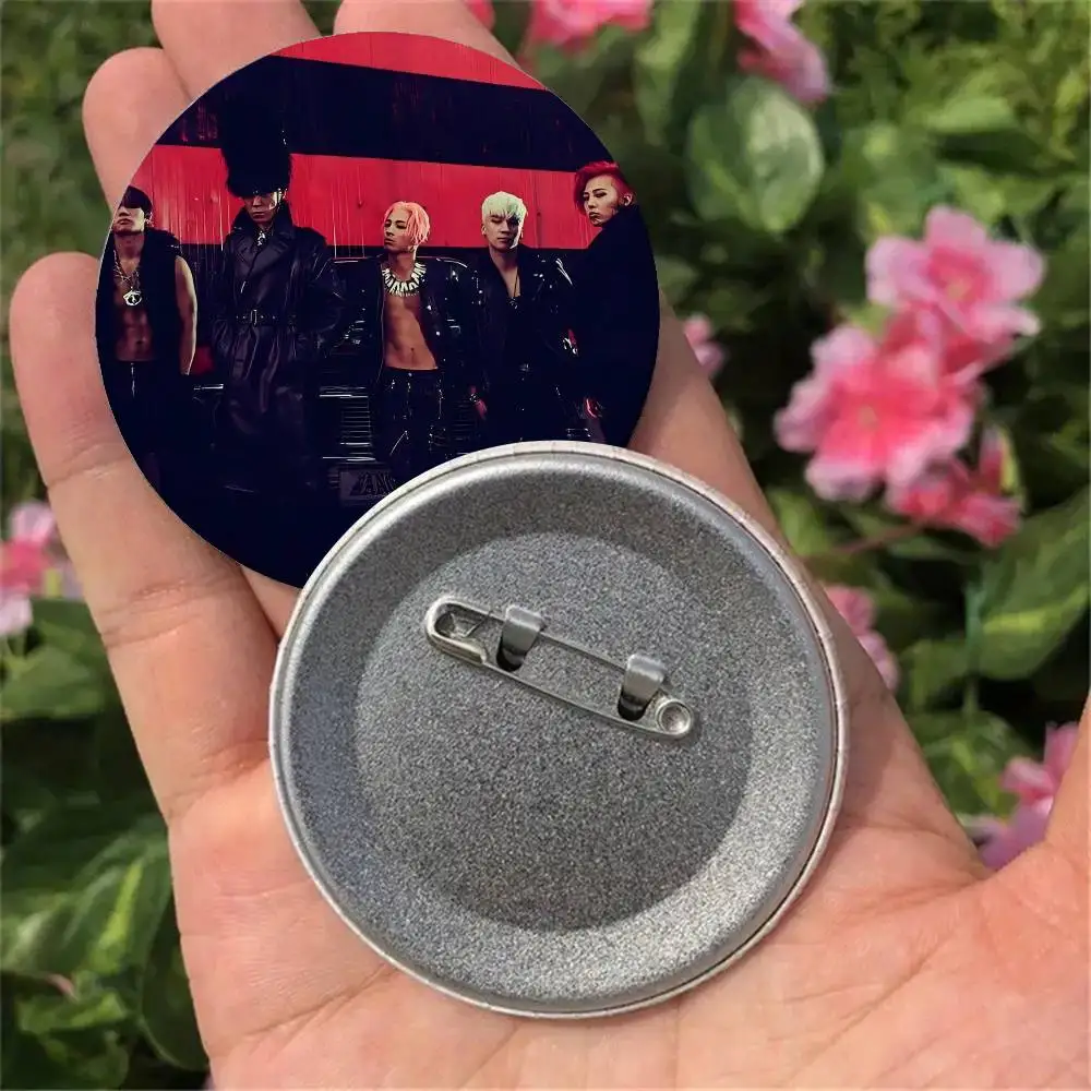 K-Pop Group BIGBANG شارات دبابيس التلبيب دبابيس قبعة دبابيس دبابيس الهدايا ديكور حقائب الظهر