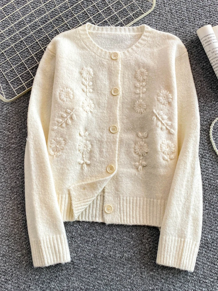 

Нежный ветер, свитер с круглым вырезом и вышивкой для тяжелой промышленности, женское осенне-зимнее новое однобортное элегантное пальто