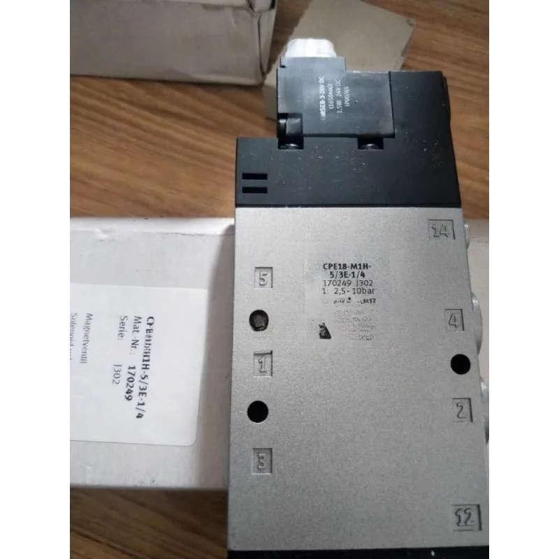 

Детали для электромагнитного клапана FESTO Festo CPE18 M1H 5/3E 1/4 170249