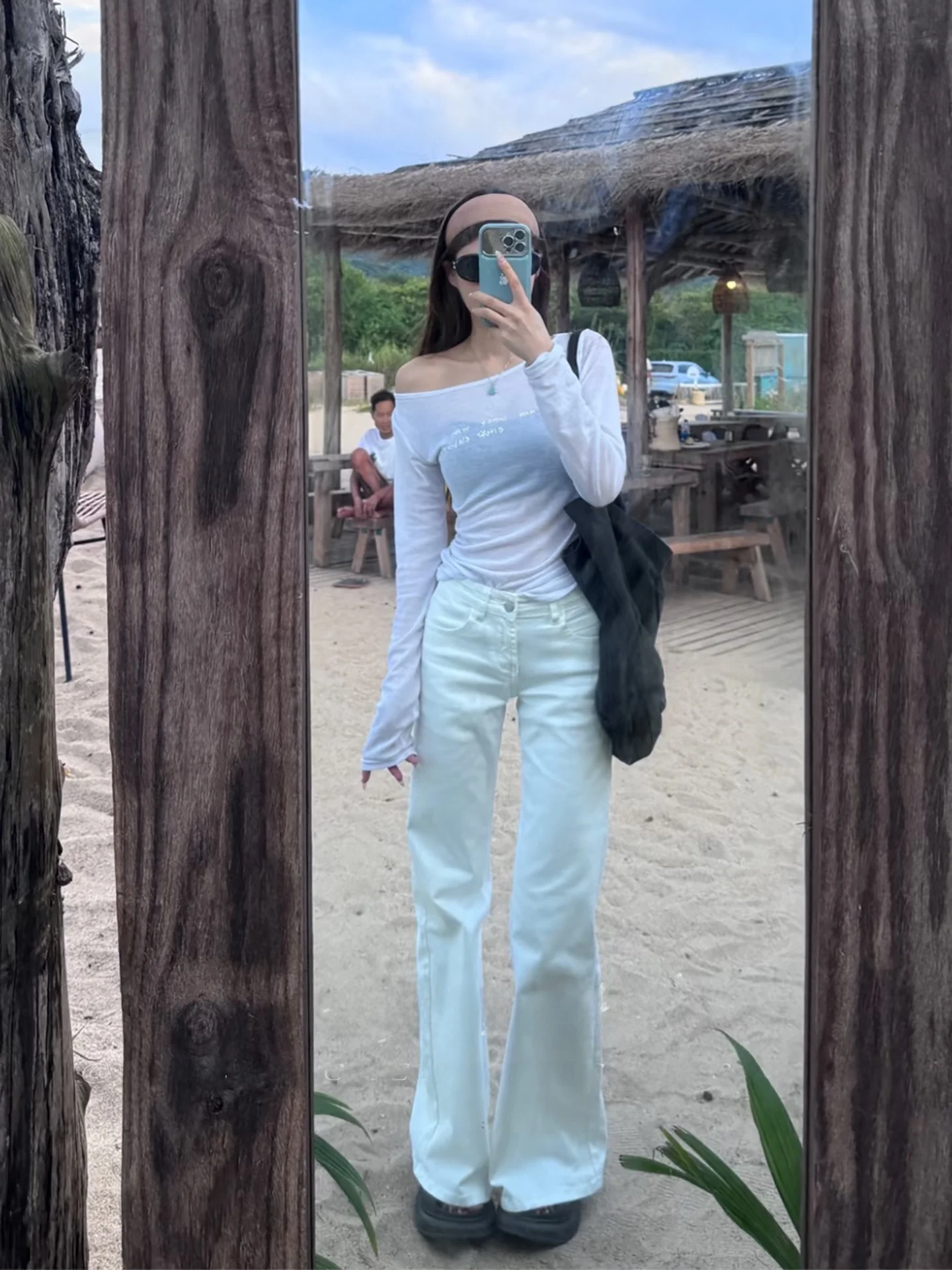 

Белые джинсы-клеш с низкой талией для женщин: элегантные, универсальные, драпированные, стройнящие, в американском стиле, прямые, для весны и лета