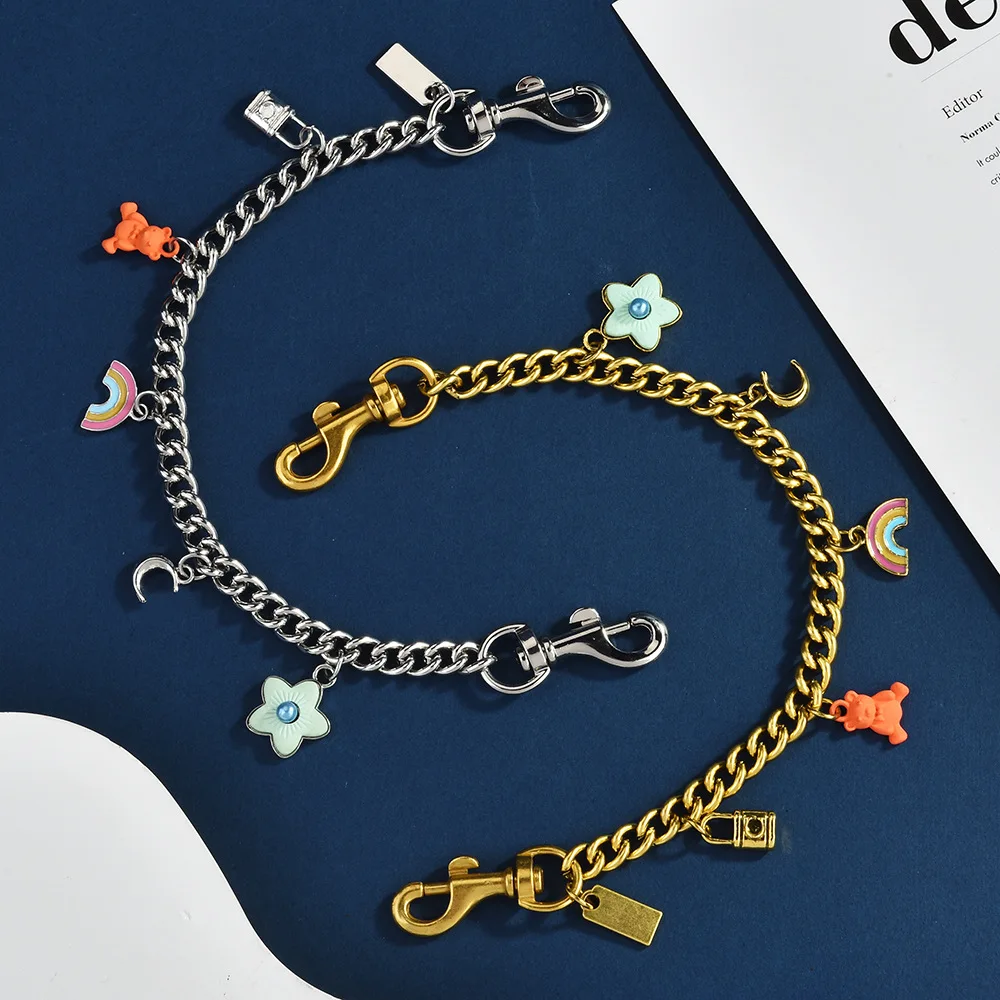 

2025 г. Модная сумка на одно плечо с вышитой нитью, маленькая квадратная сумка на цепочке, замок с цветочным радужным медведем, наклонная подвесная цепочка