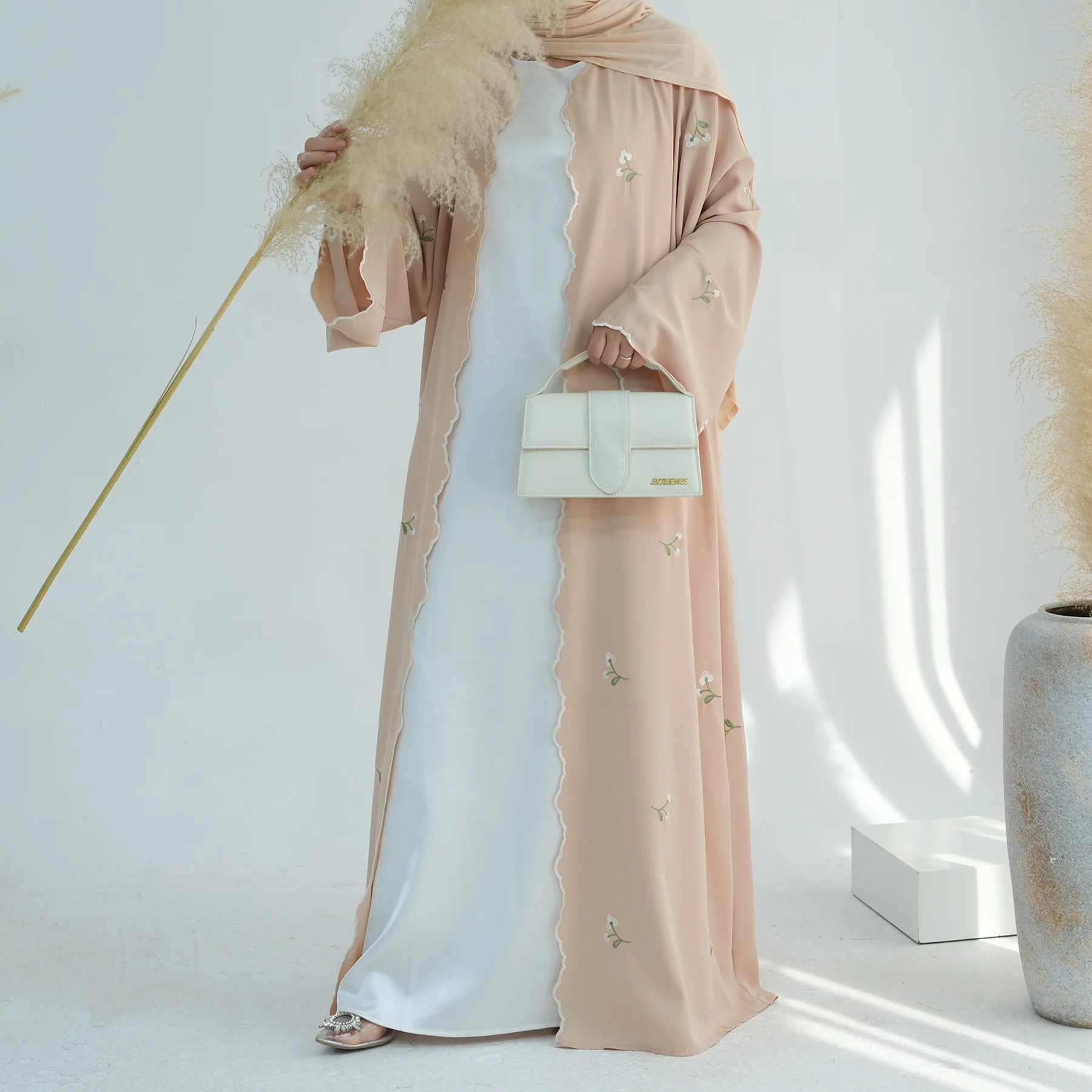 

Открытая Абая Дубай, роскошное кимоно с цветочной вышивкой, мусульманское платье, абайи для женщин, исламский наряд, турецкий халат De Soiree, роскошный кафтан