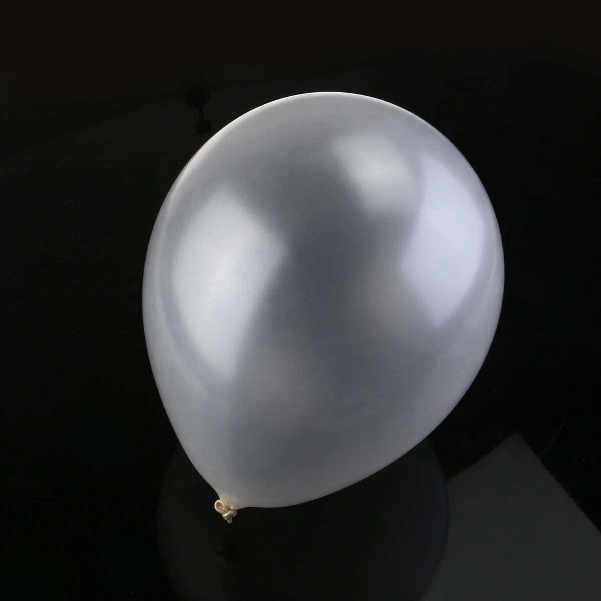 

100Pcs 12 Inch Latex Metallic Balloons Pearl White Bright Color Decorative Balloon for Wedding Birthday Party Festival Use