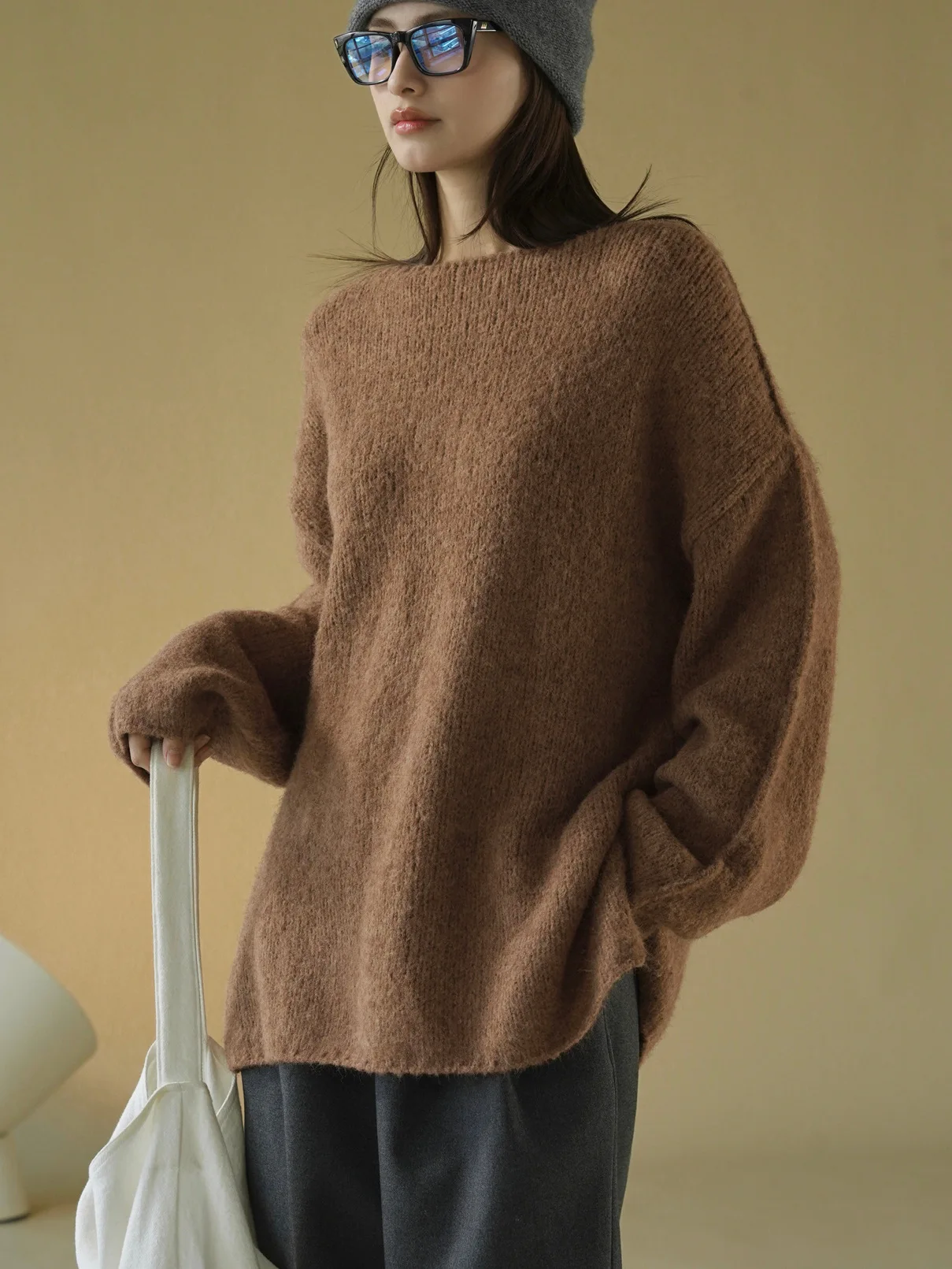 Autumn and winter women\'s casual solid color round neck long sleeved loose sweater