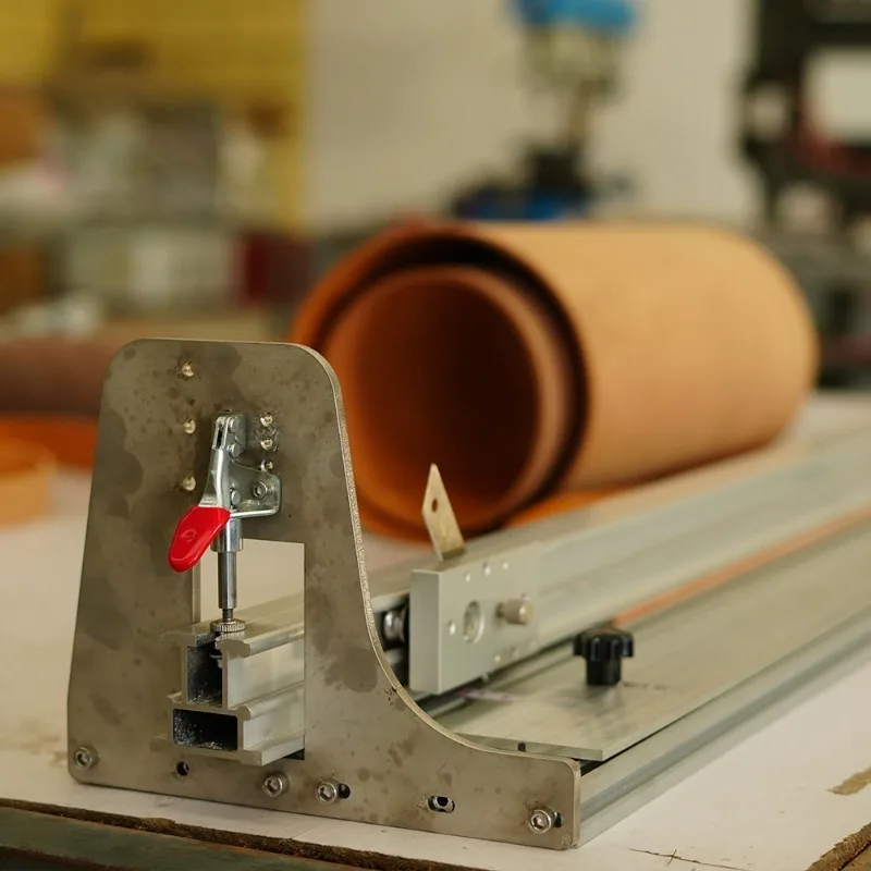 Leather goods leather cutting machine belt opening  strip cowhide cutting knife  bed  strip
