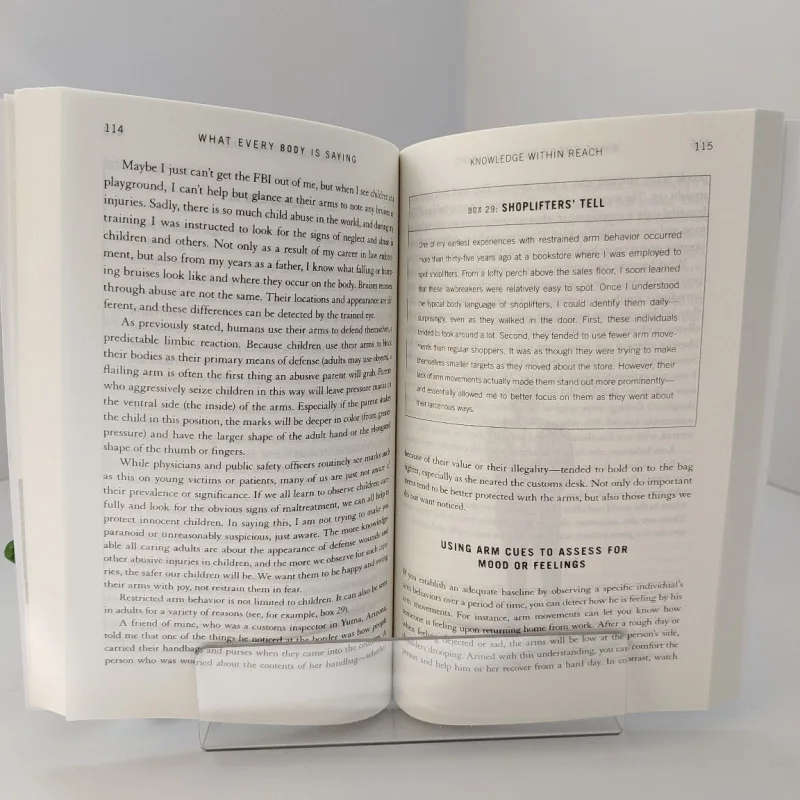 Joe Navarro's What Every BODY is Saying: The #1 Guide to Decoding Body Language & Human Behavior