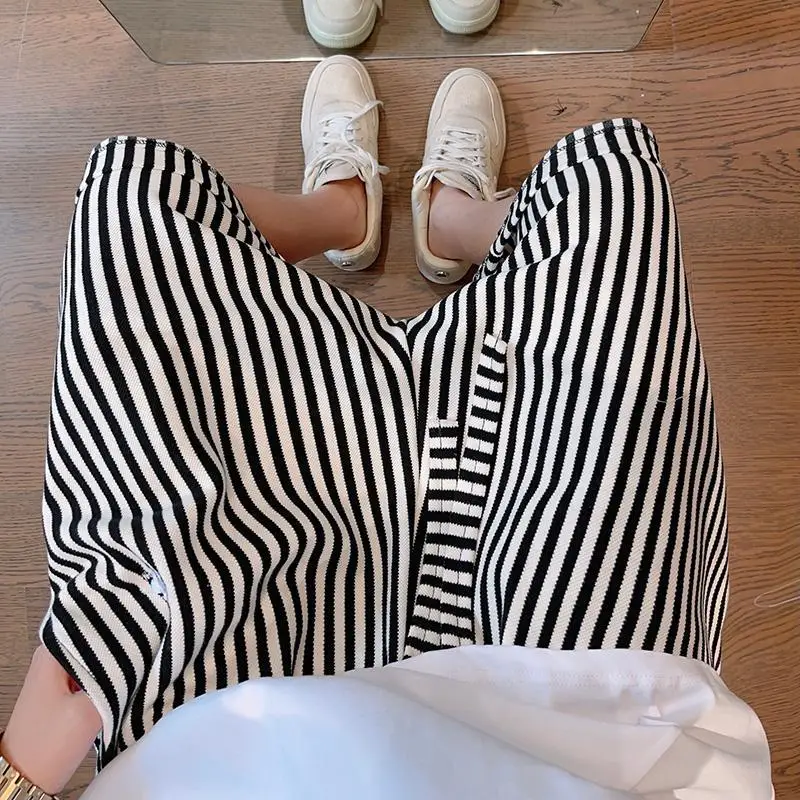 Men's Black White Vertical Stripes Thin Pants Y2k Summer Boys Shorts Wide Leg Casual Bottom Male High Waist Knee Length Trousers