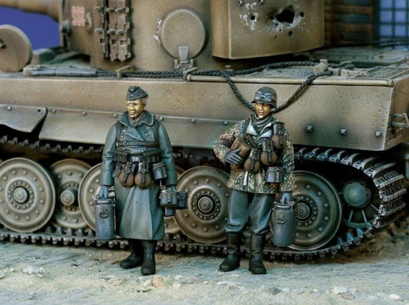 

Масштаб 1/35, литая под давлением фигурка из смолы, комплект модели, немецкие переноски еды времен Второй мировой войны с контейнерами, 2 фигурки (без танка), в разобранном виде, неокрашенные