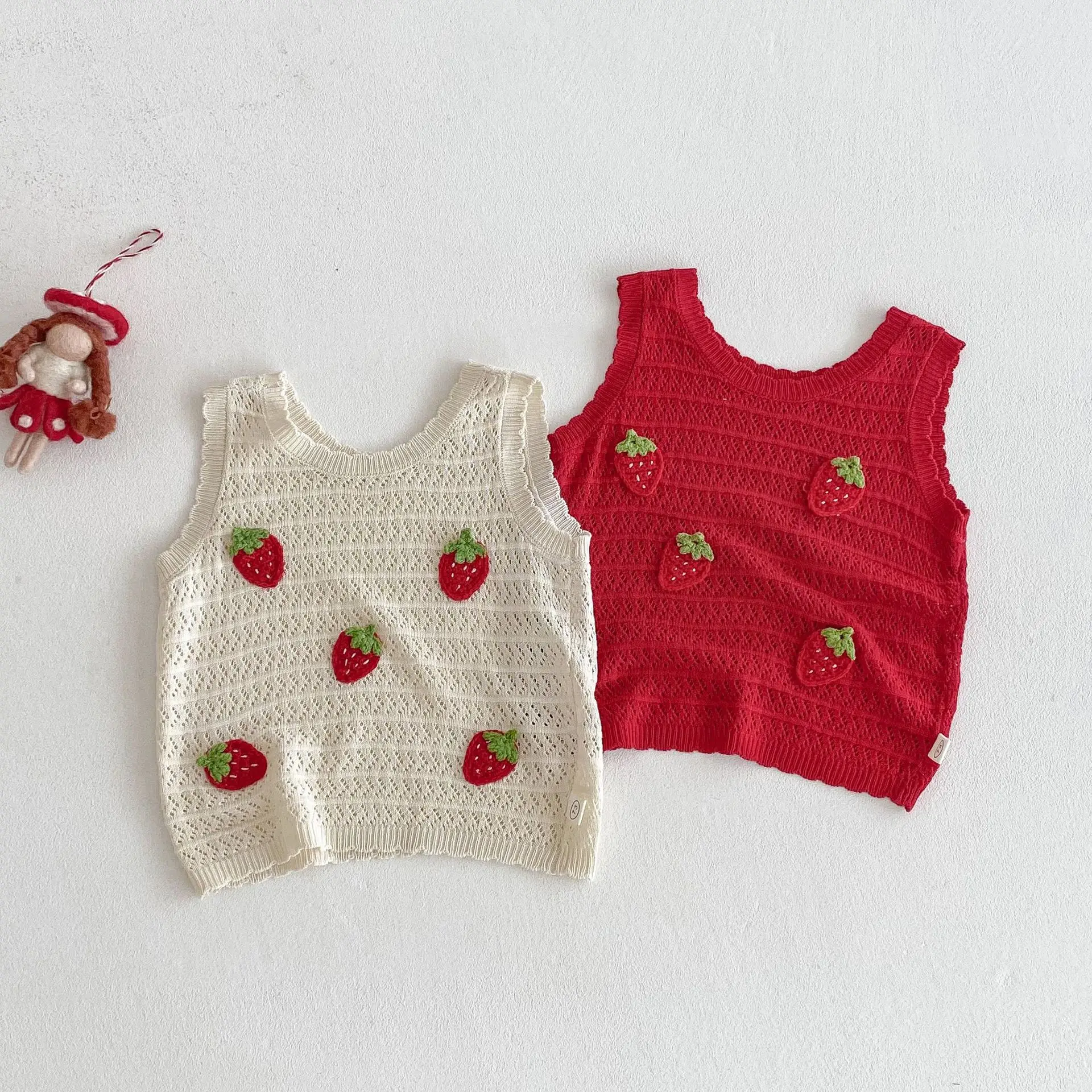 Girls Vest 2025 Summer Cute Patch Strawberry Baby Girls Knitted Vest Korean Style Children's Casual Vest