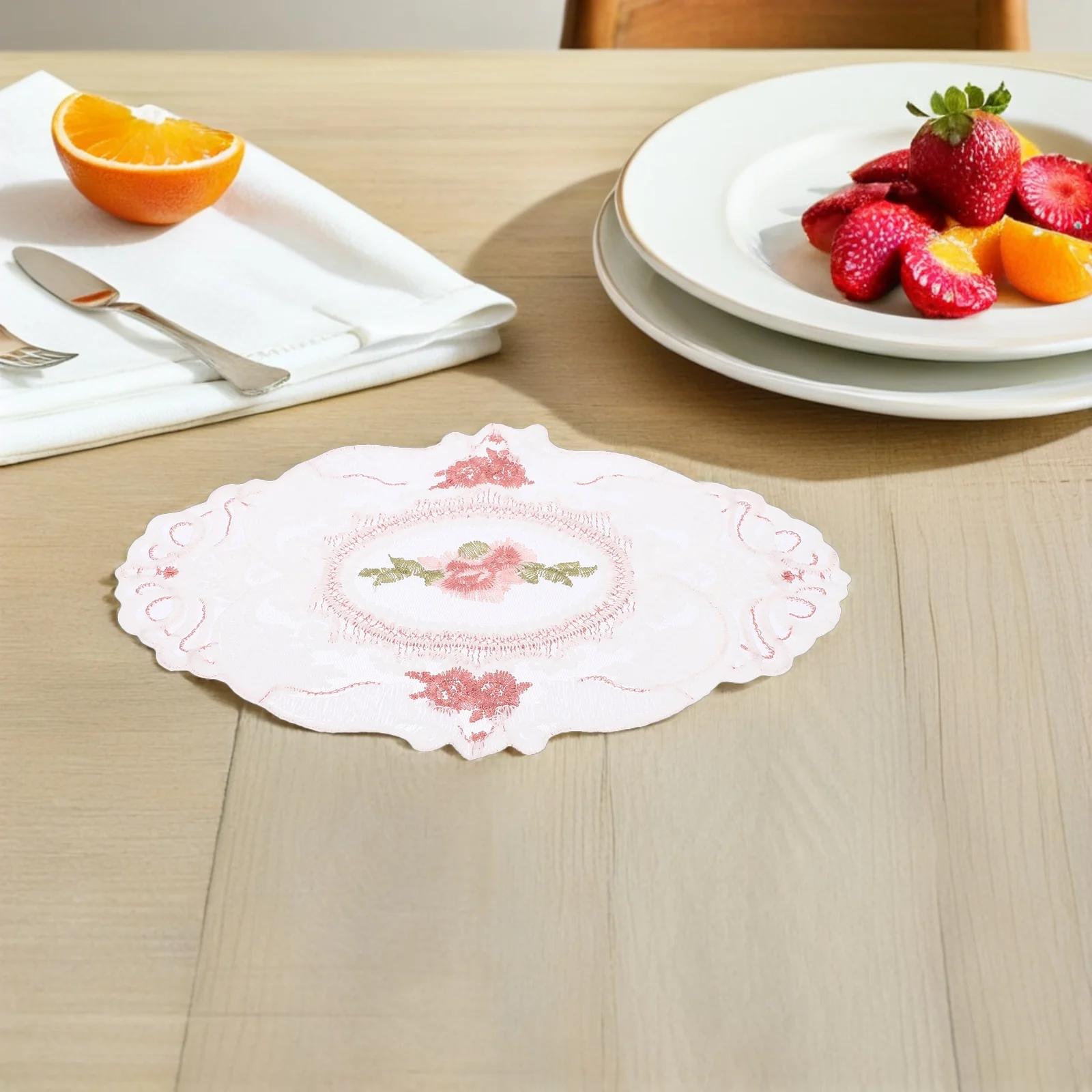 

4Pcs Embroidered Lace Table Placemats Oval Retro French Crochet Doilies Wedding Party Decor Cup Mats Coasters Wedding Placemat